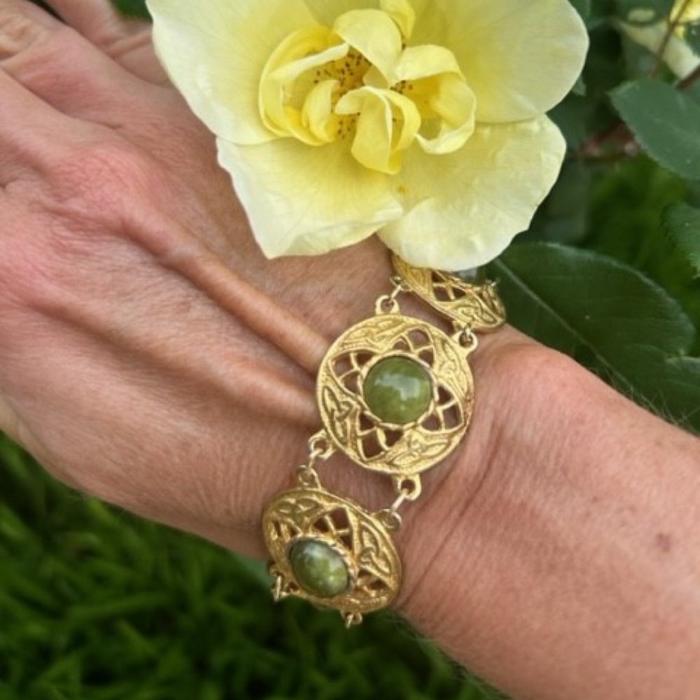 VTG Gold Round Filigree Link Bracelet with Green Stones